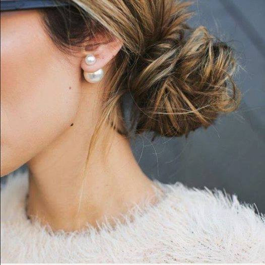 Cozy Double Pearl Studs with an Oversized White Knit Sweater Cozy Double Pearl Studs with an Oversized White Knit Sweater — Pearl Earrings Outfits