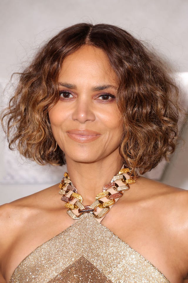 Chin Bob Blowout With Blonde Highlights Chin Bob Blowout With Blonde Highlights — 2C Hairstyles