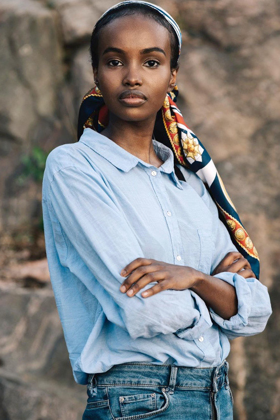Confident Casual: Bold Headscarf with Denim and Button-Down — Headscarf Outfits