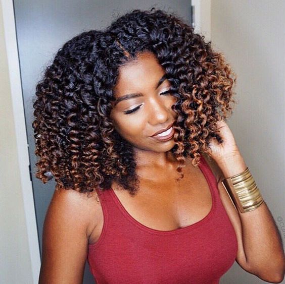 Caramel Highlighted Collarbone Twist Out