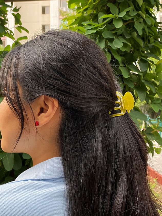 Half-Up with Lime Green Clip — Mini Claw Clip Hairstyles