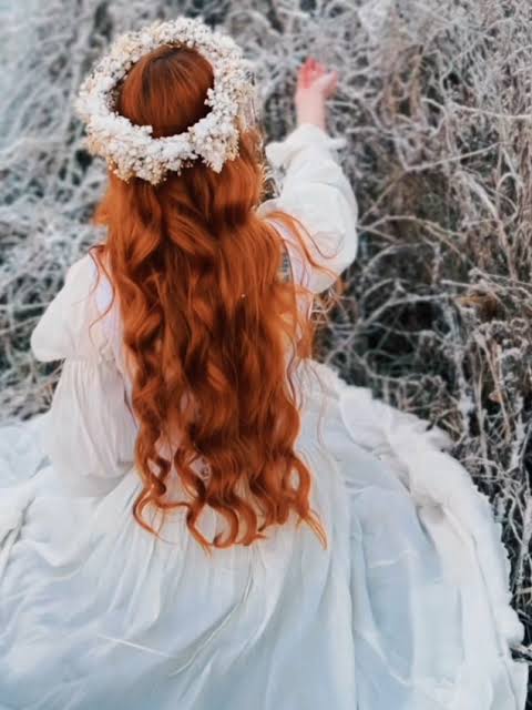 Voluminous White Dress with Gathered Sleeves and Floral Crown — Princesscore Outfits