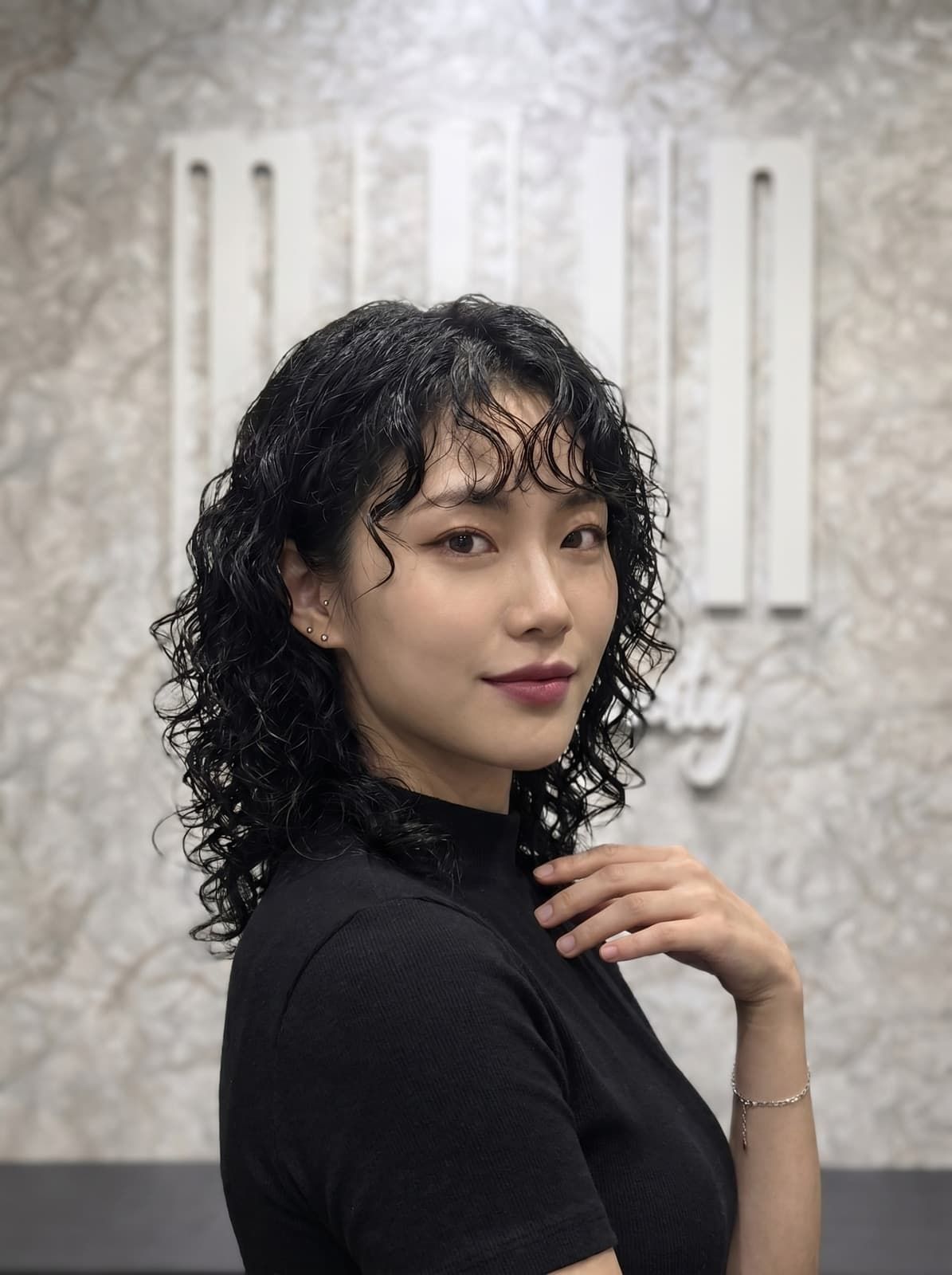 Glossy Collarbone Bob Wet Look — Perm Hairstyles