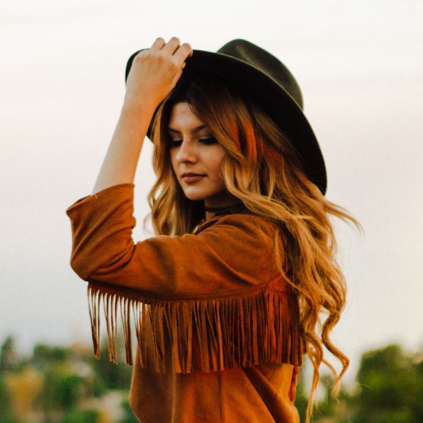 Brown Suede Fringe Jacket with Cowboy Boots and Wide-Brim Hat Brown Suede Fringe Jacket with Cowboy Boots and Wide-Brim Hat — Texas Outfits