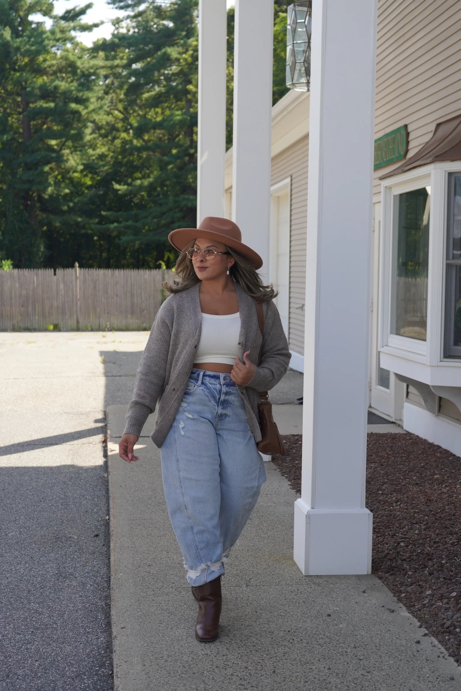 Relaxed Barrel Jeans with Crop Top, Cardigan, and Fedora Relaxed Barrel Jeans with Crop Top, Cardigan, and Fedora — Barrel Jeans Outfits