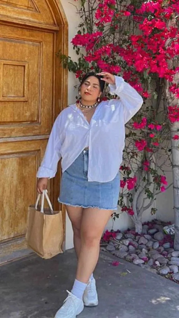 Denim Mini Skirt with Oversized Shirt and Sneakers Denim Mini Skirt with Oversized Shirt and Sneakers — Sneakers with Skirt Outfits