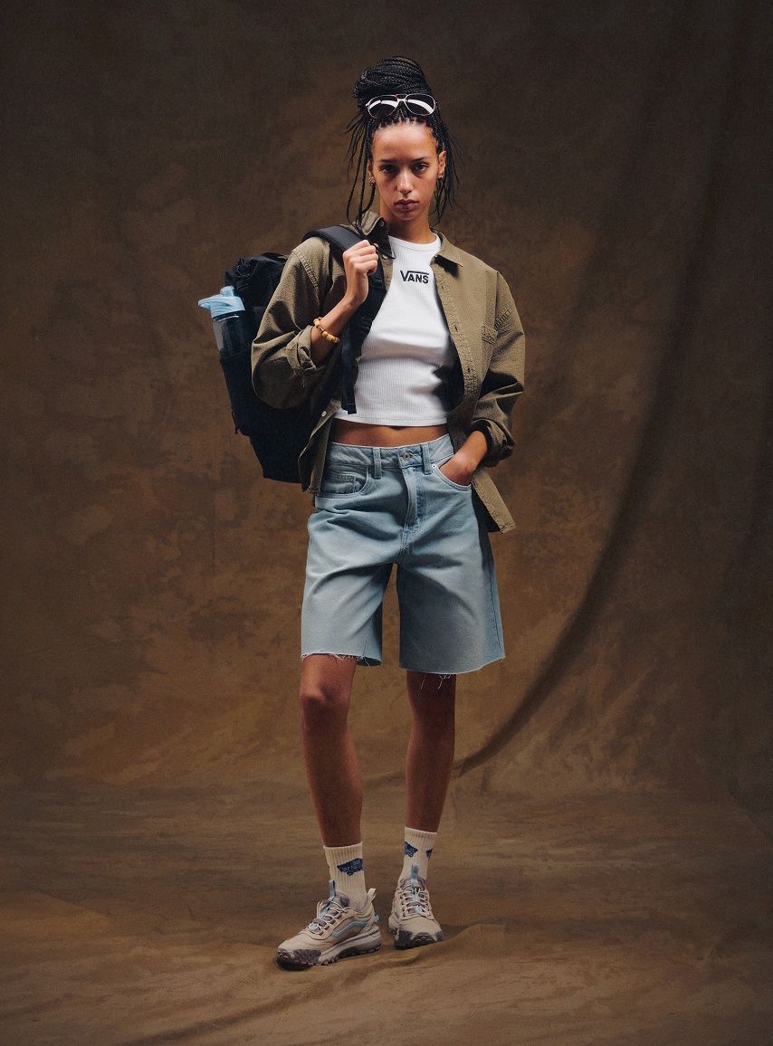 Baggy Shorts and Open Shirt Layering with Chunky Vans Baggy Shorts and Open Shirt Layering with Chunky Vans — Vans Outfits
