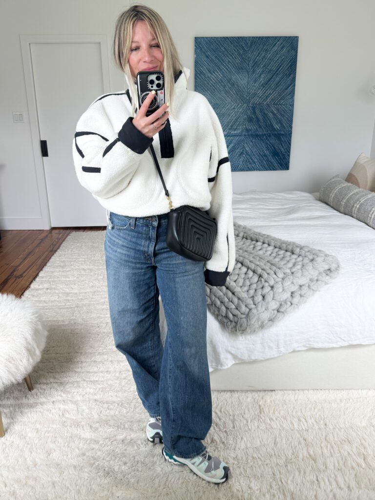 Cozy Contrast: Fleece Pullover and Wide-Leg Jeans with Teal Salomon Sneakers Cozy Contrast: Fleece Pullover and Wide-Leg Jeans with Teal Salomon Sneakers — Salomon Outfits