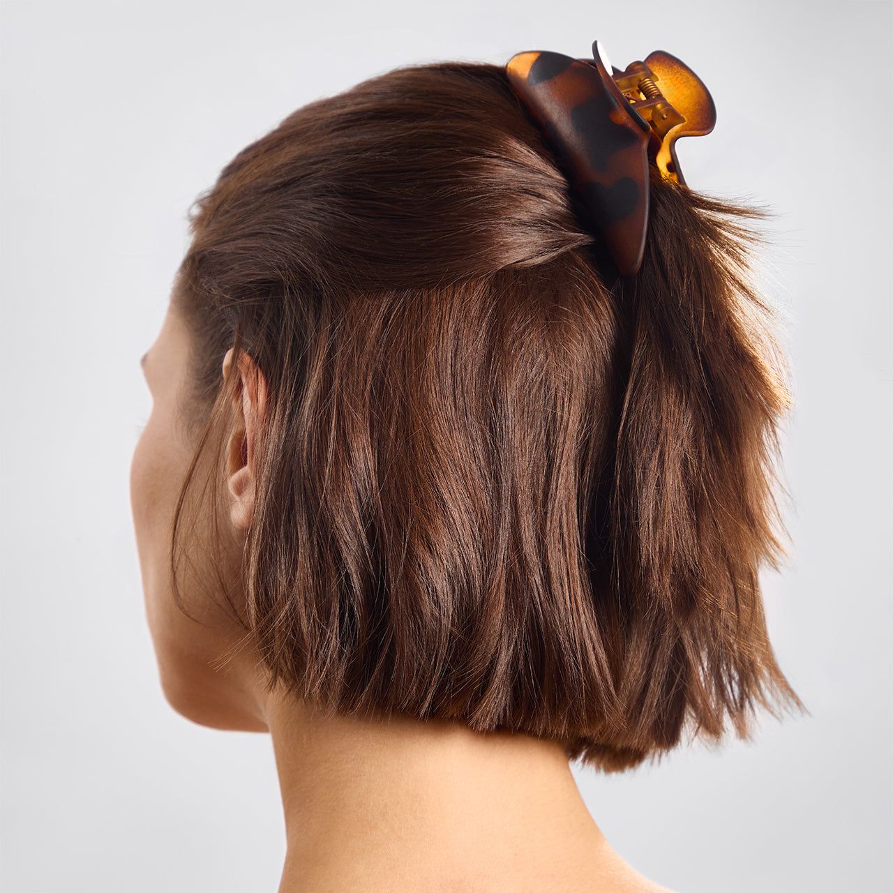 No Bangs Chin Bob Straight Dark Brown Tortoiseshell Clip — Half Up Claw Clip