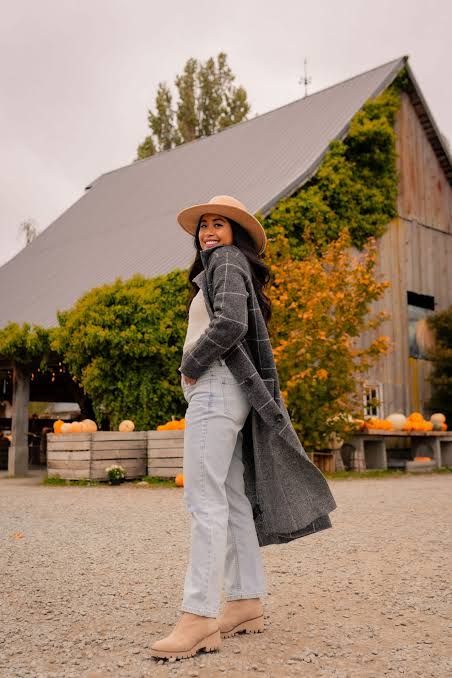 Long Plaid Coat with Jeans for Casual Fall Style Long Plaid Coat with Jeans for Casual Fall Style — Seattle Outfits