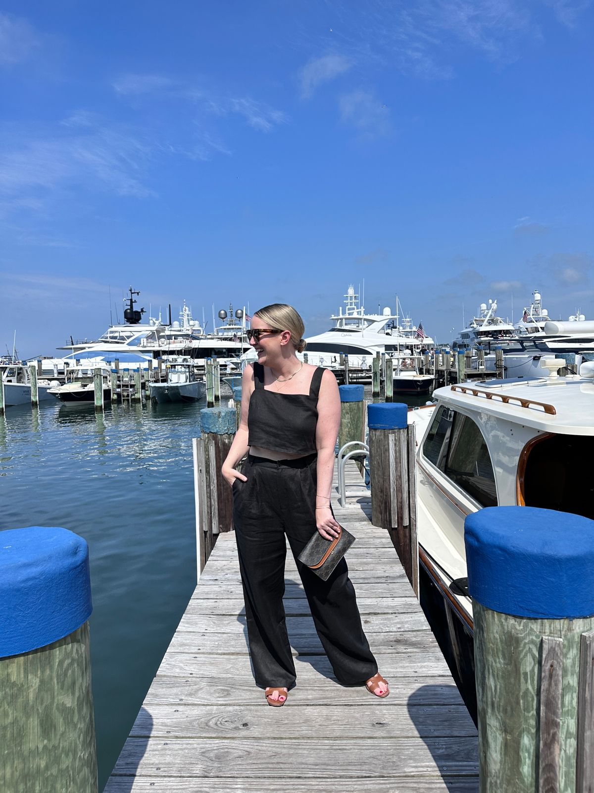 Black Linen-Blend Set with Red Heels for Seaside Casual — Nantucket Outfits