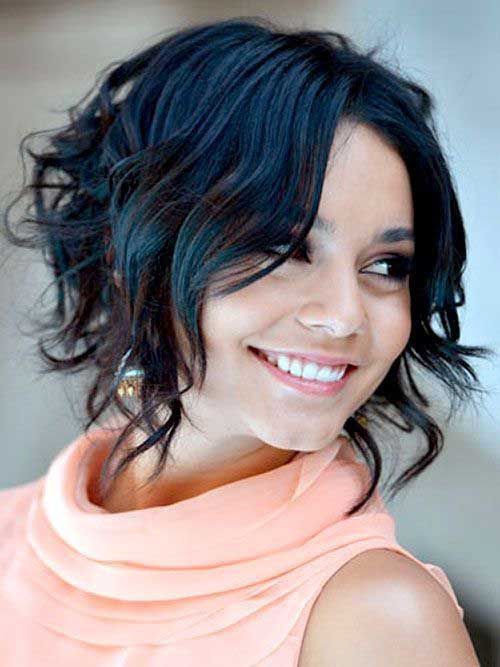 Short Choppy Bob with Tousled Waves — Wavy Hairstyles