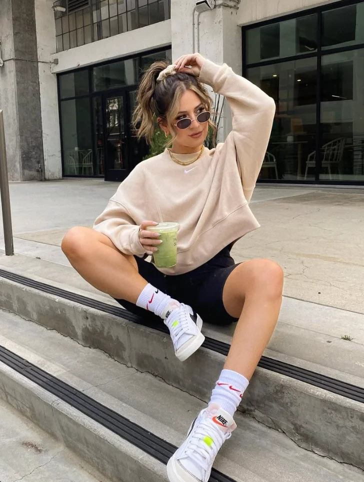 Oversized Nike Sweatshirt Athleisure Look — Nike Outfits
