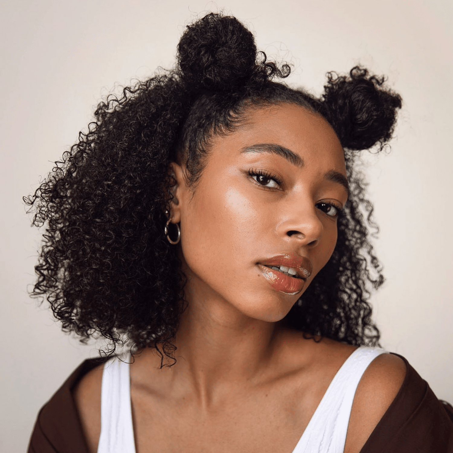 Shoulder-Length Layers With Subtle Waves Shoulder-Length Layers With Subtle Waves — 90s Hairstyles