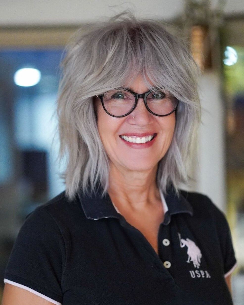 Collarbone Length Visual Idea — Hairstyles with Glasses