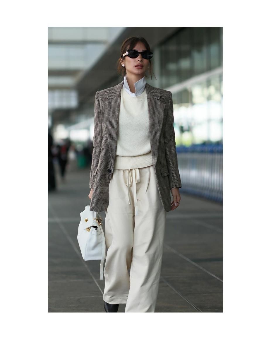 Neutral Tones: Knit Sweater, Collared Shirt, and Plaid Blazer for Travel Neutral Tones: Knit Sweater, Collared Shirt, and Plaid Blazer for Travel — Business Trip Outfits