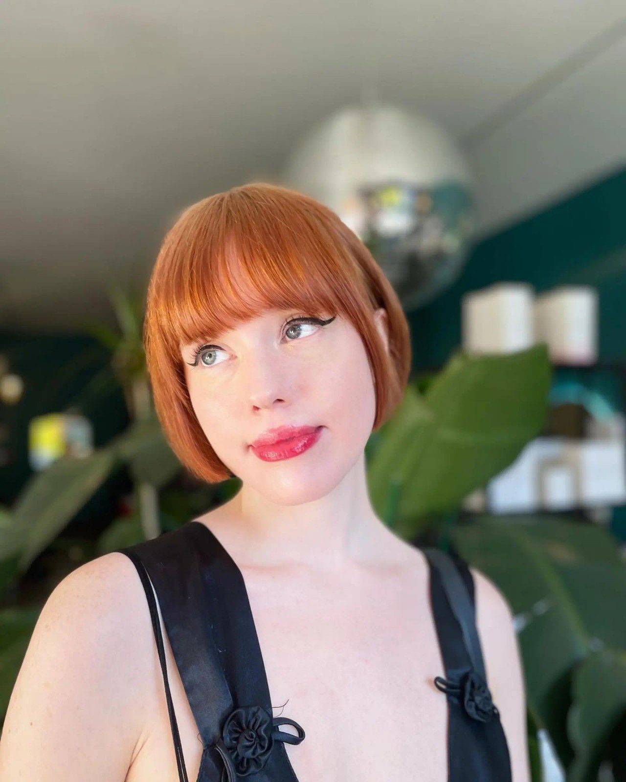 Chin Bob Copper Red With Side Bangs Chin Bob Copper Red With Side Bangs — Natural Red Hair