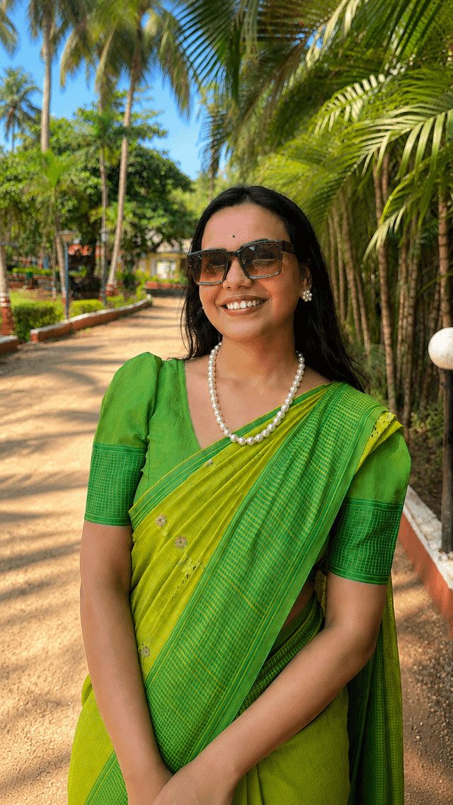 Classic Pearl Necklace with a Vibrant Saree Classic Pearl Necklace with a Vibrant Saree — Pearl Necklace Outfits