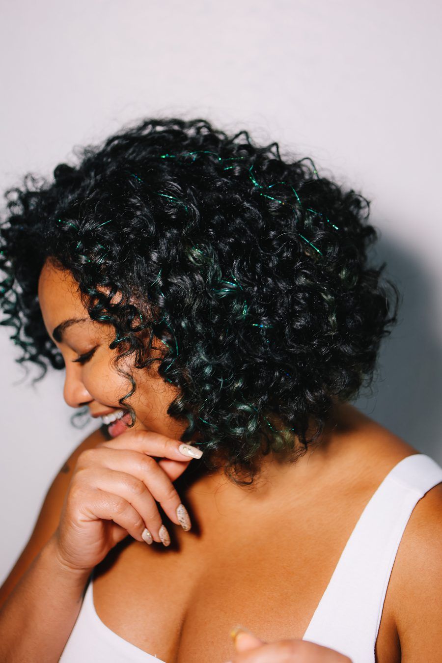 Vibrant Green Tinsel in Dark Curls — Hair Tinsel