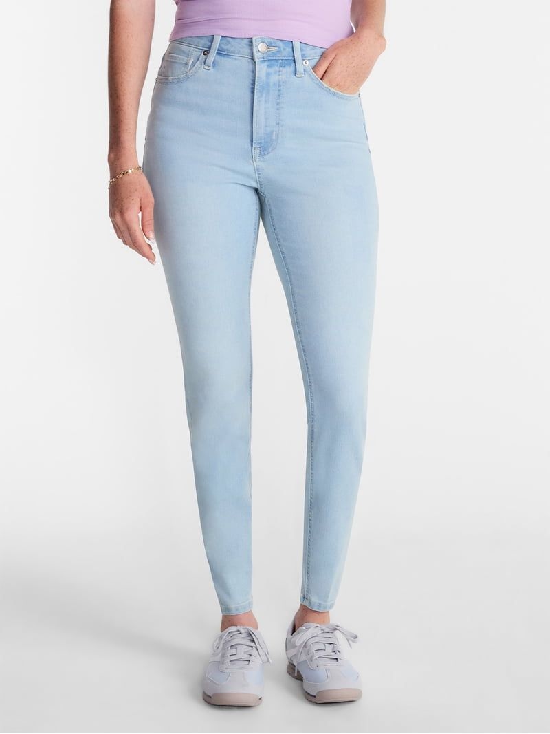 Light Grey Sneakers Lilac Tank Top with Light Blue Skinny Jeans Light Grey Sneakers Lilac Tank Top with Light Blue Skinny Jeans