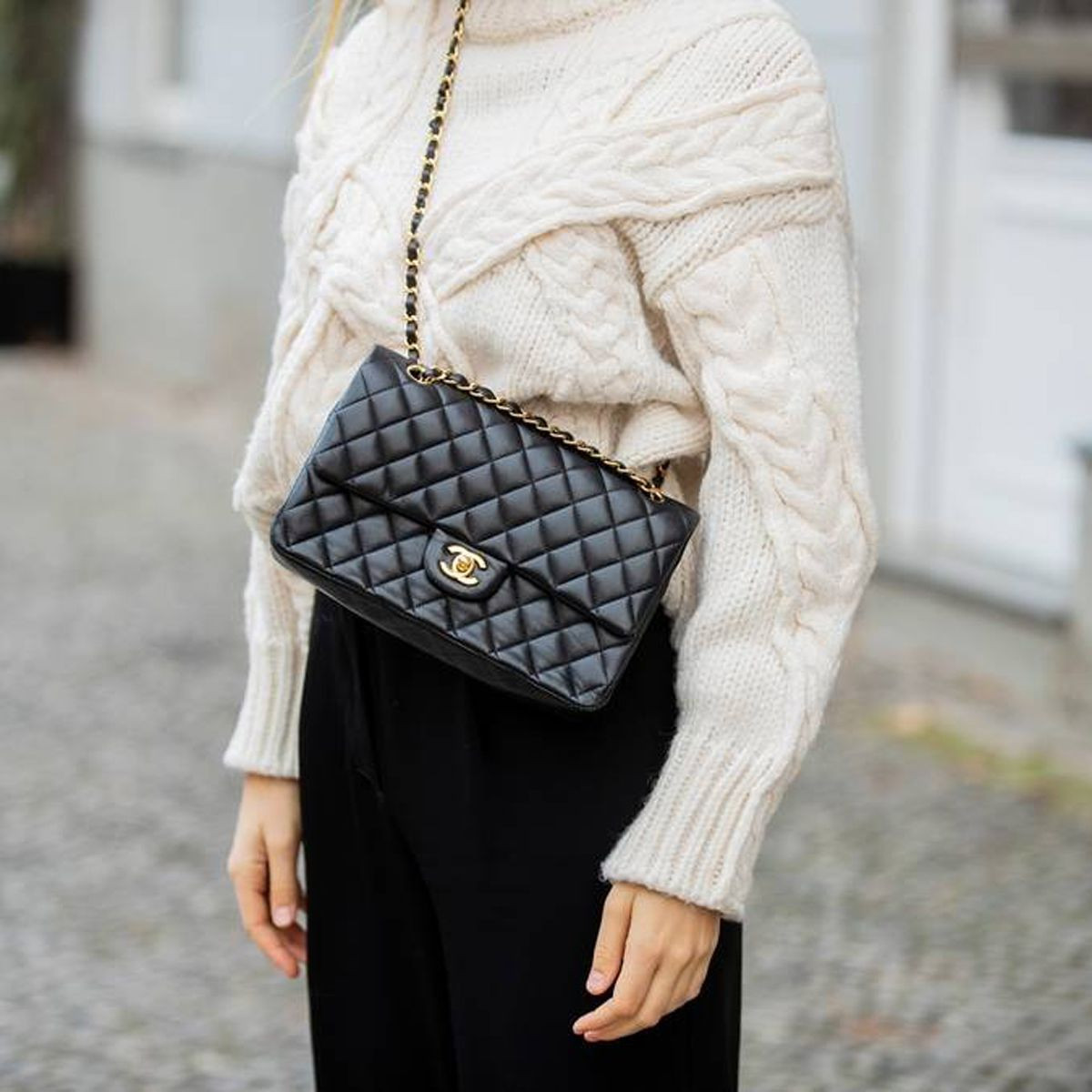 Chunky Knit Sweater and Black Trousers with Classic Chanel Bag Chunky Knit Sweater and Black Trousers with Classic Chanel Bag — Chanel Bag Outfits