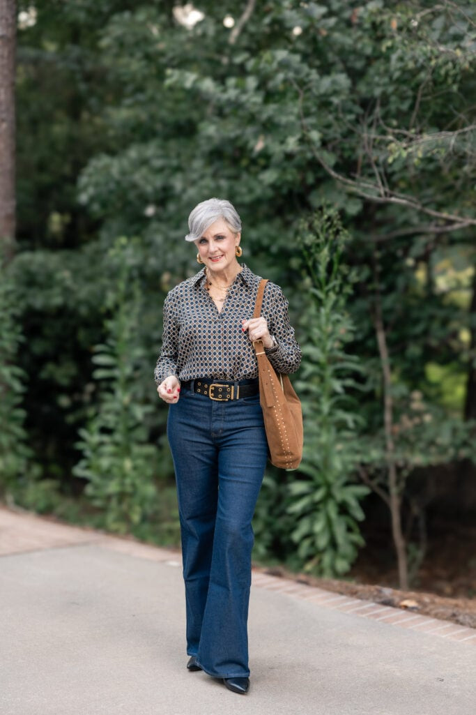 Black Pointed-Toe Heels Outfit Idea — Dark Wash Jeans Outfits