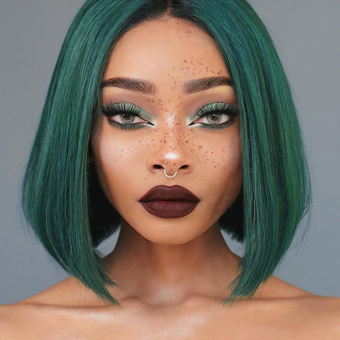 Sharp Chin Bob In Vibrant Dark Green Sharp Chin Bob In Vibrant Dark Green — Olive Green Hair