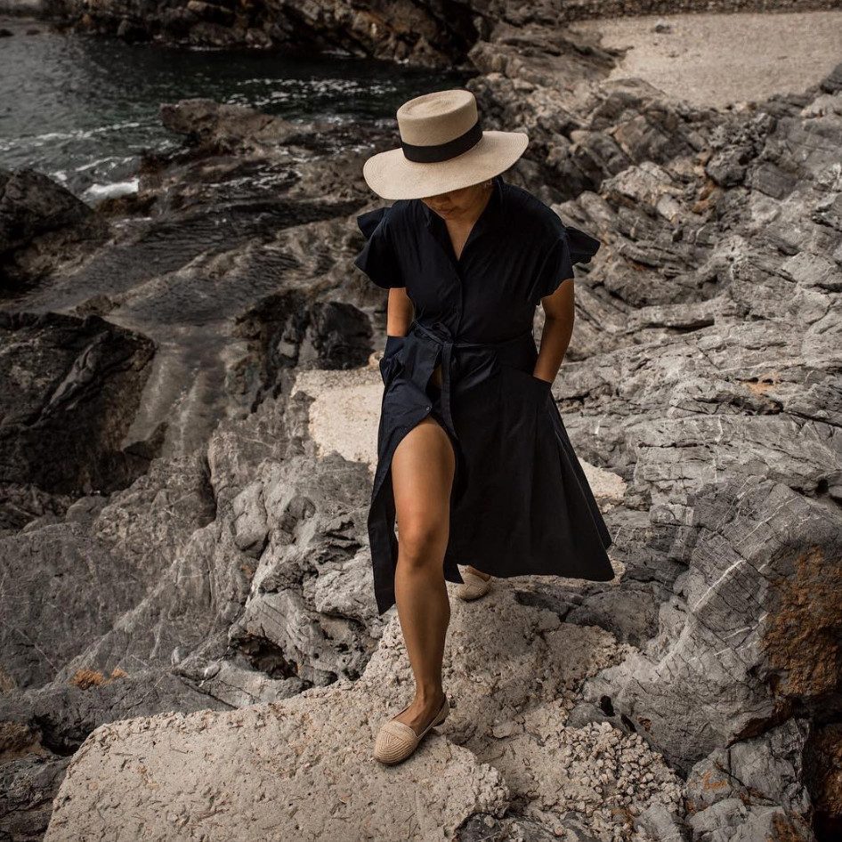 Summer Casual: Straw Fedora with Navy Midi Dress and Espadrilles — Fedora Outfits Women
