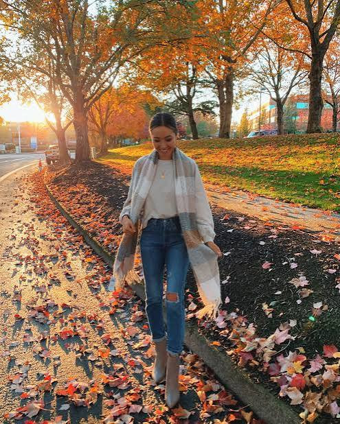 Slim-Fit Jeans for Fall with Plaid Scarf Slim-Fit Jeans for Fall with Plaid Scarf — Levi's Outfits