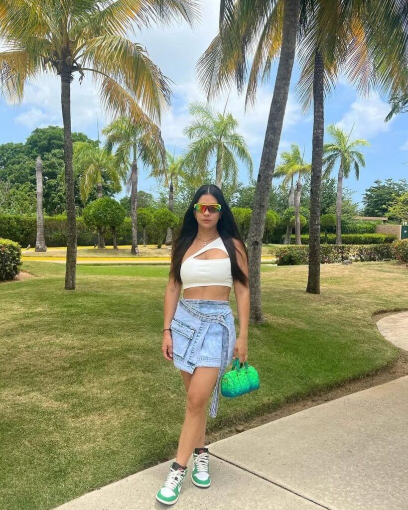 White Crop Top and Denim Mini Skirt for Vacation White Crop Top and Denim Mini Skirt for Vacation — Puerto Rico Outfits