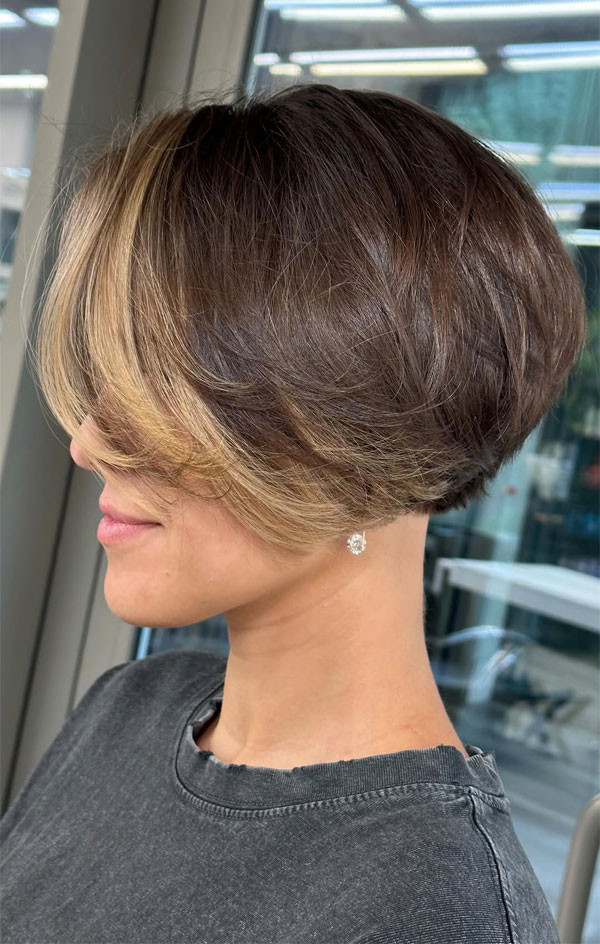 Side-Swept Bangs Dark Brown Bob With Sleek Blonde Highlights