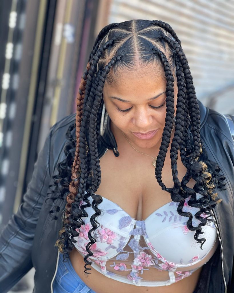 No Bangs Collarbone Jumbo Braids with Highlights No Bangs Collarbone Jumbo Braids with Highlights — Jumbo Knotless Braids