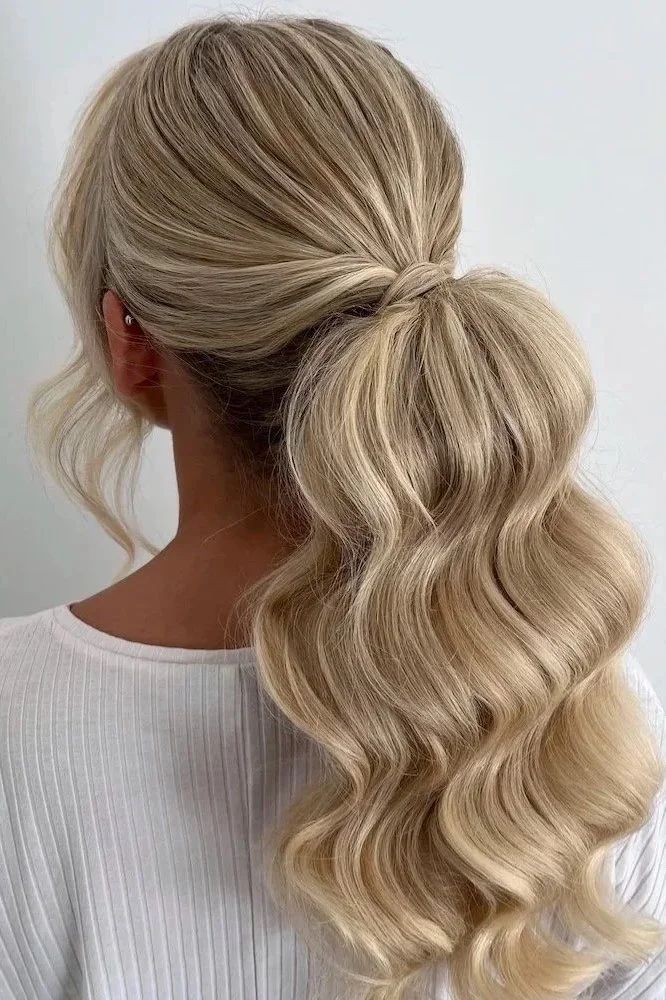 Ash Blonde With Platinum Highlights Visual Idea Ash Blonde With Platinum Highlights Visual Idea — Curly High Ponytail