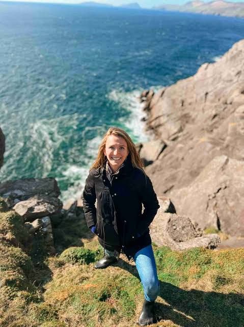 Eyelet Midi Dress for Summer Sightseeing — Ireland Outfits
