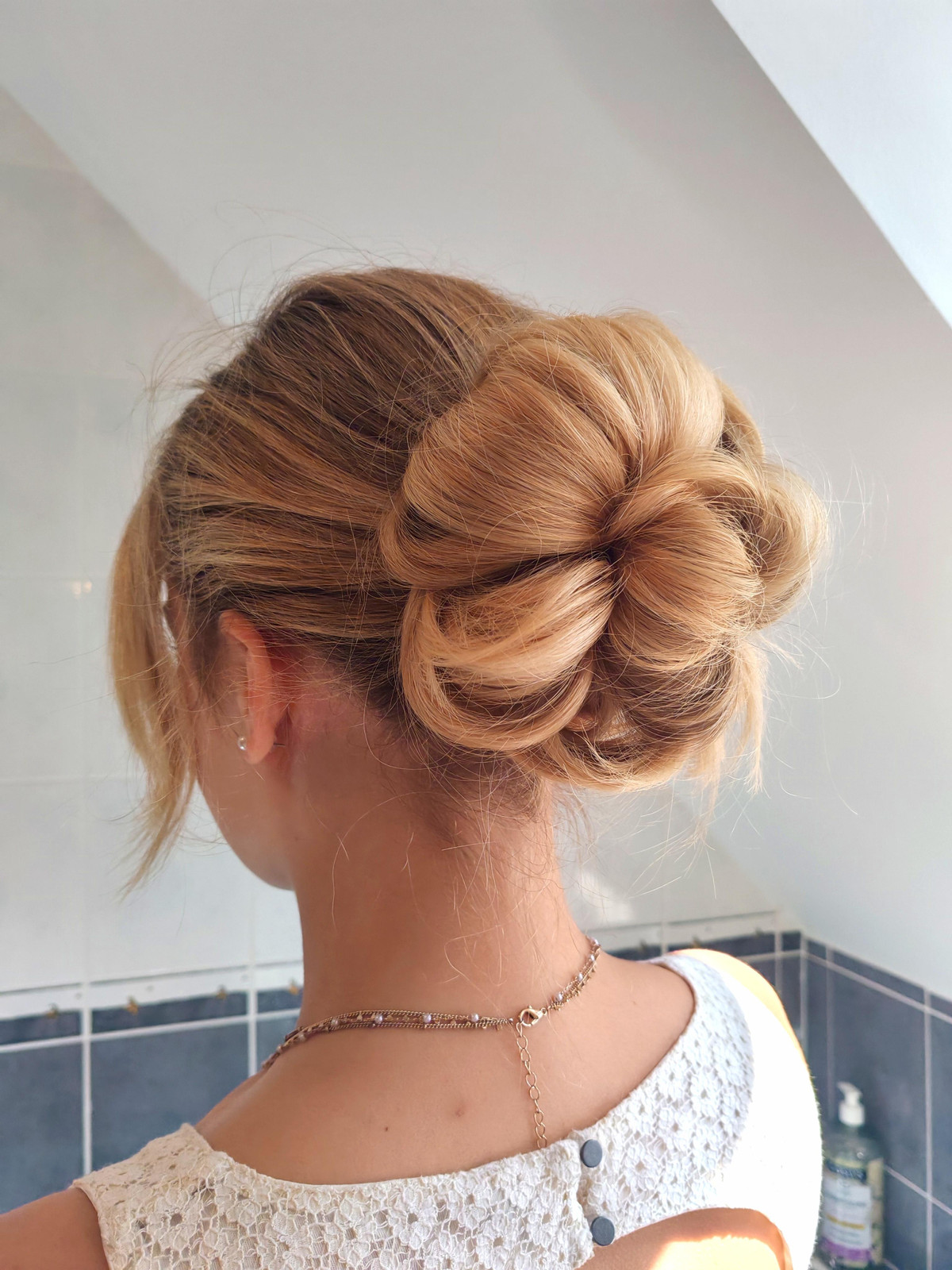 Sculpted Blonde Flower-Like Bun Sculpted Blonde Flower-Like Bun — Ballet Hairstyles
