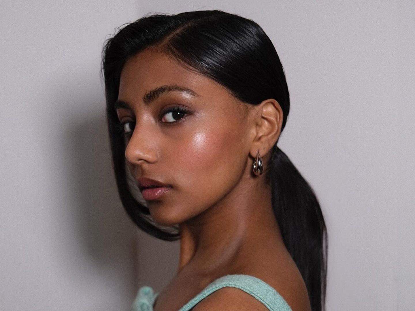 Sleek Ponytail with Side Bangs Sleek Ponytail with Side Bangs — Hairstyles for Greasy Hair