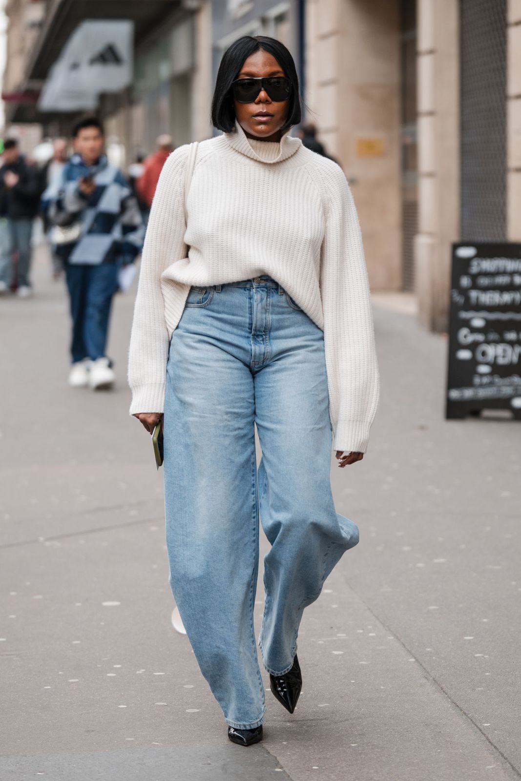 Casual Chic Oversized Turtleneck Sweater with Wide-Leg Boyfriend Jeans Casual Chic Oversized Turtleneck Sweater with Wide-Leg Boyfriend Jeans — Boyfriend Jeans Outfits