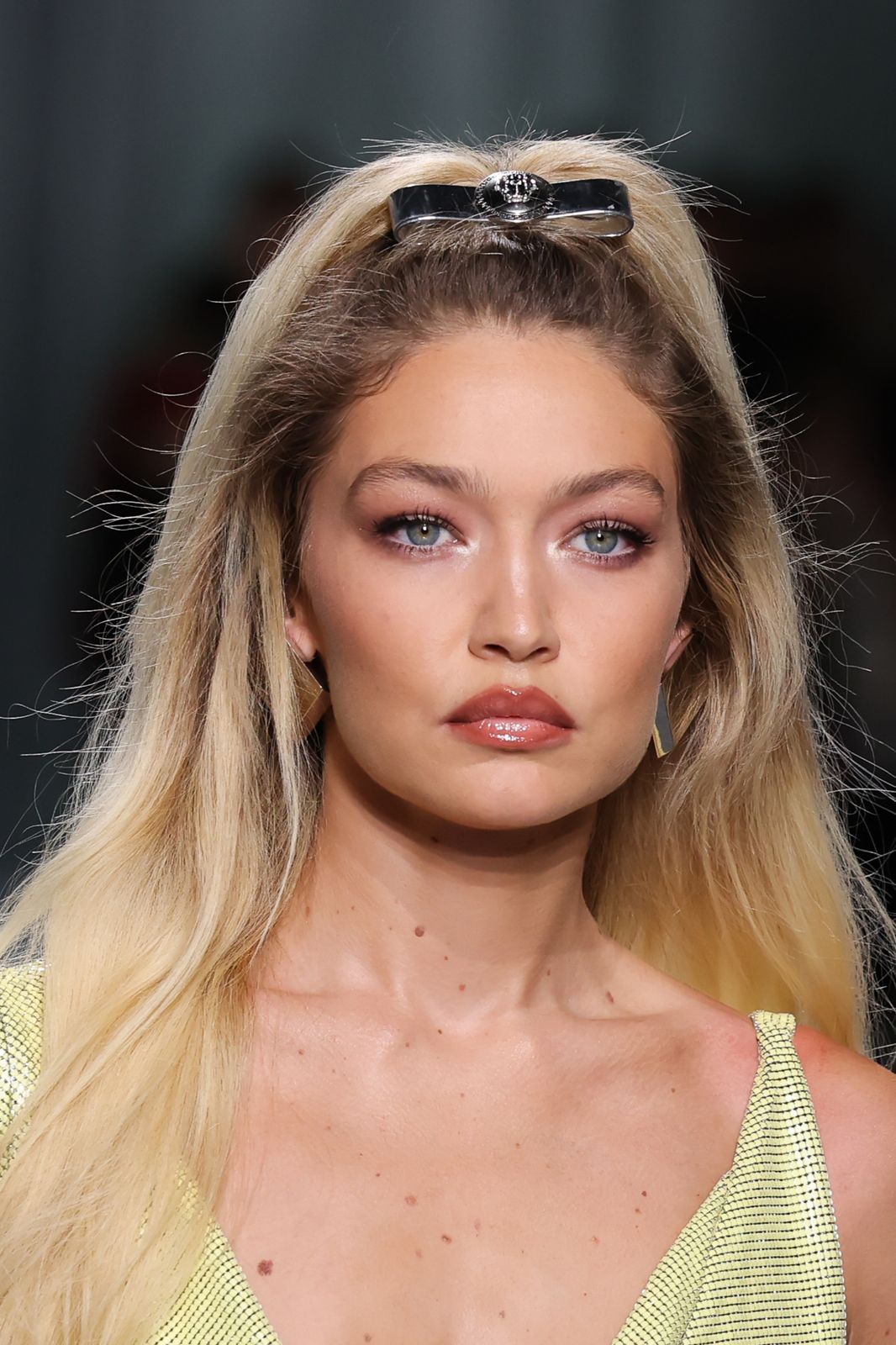Front View Close Crop Fine Ash Blonde Sleek Ponytail Front View Close Crop Fine Ash Blonde Sleek Ponytail — Sleek Half Up Half Down