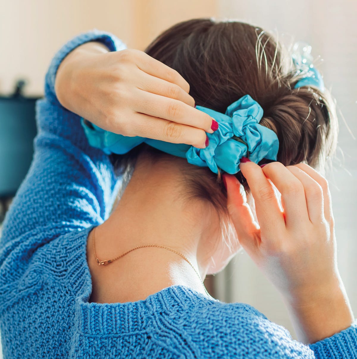 High Bun with Scrunchie — Heatless Hairstyles