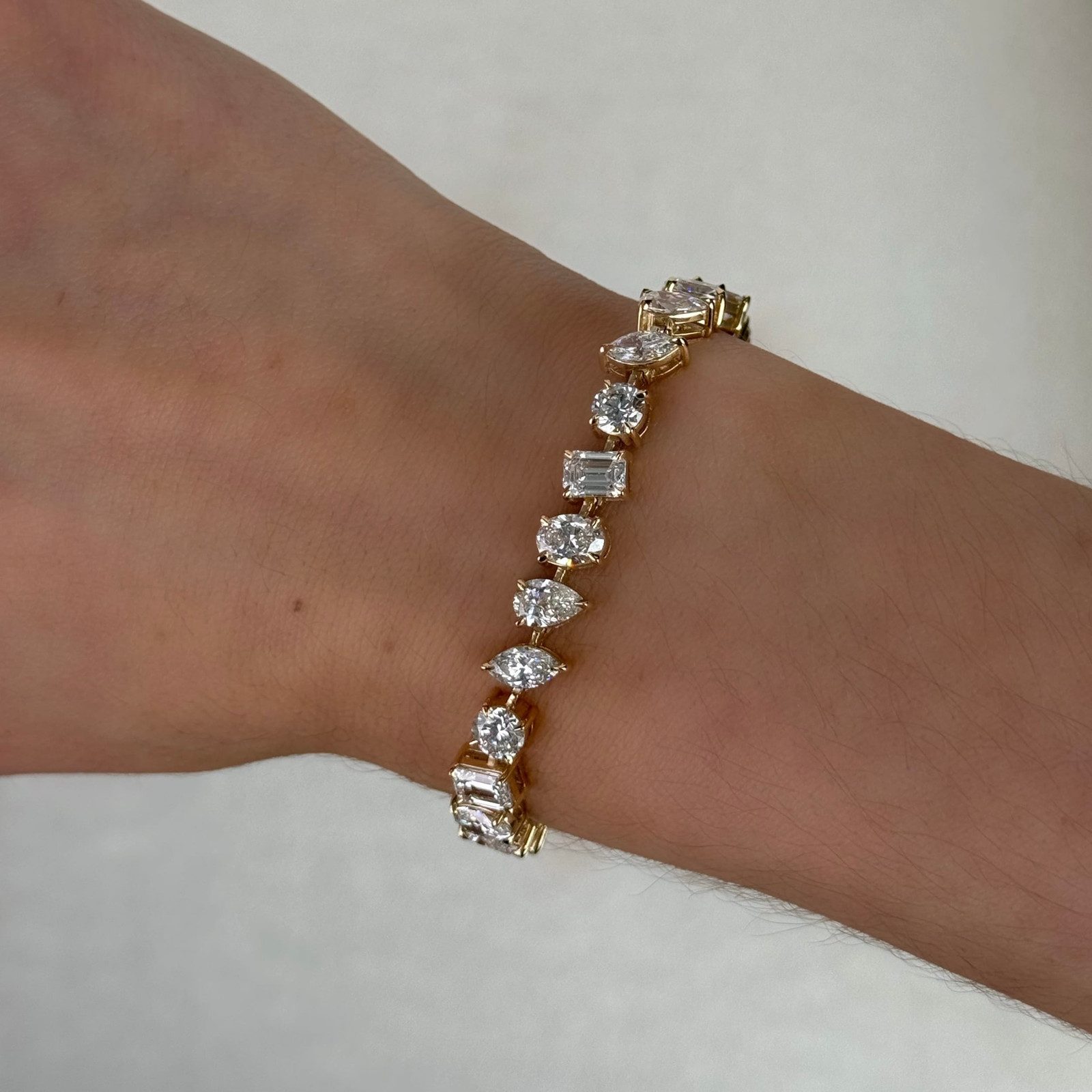 Graduated Diamond Tennis Bracelet Elegance Graduated Diamond Tennis Bracelet Elegance — Tennis Bracelets