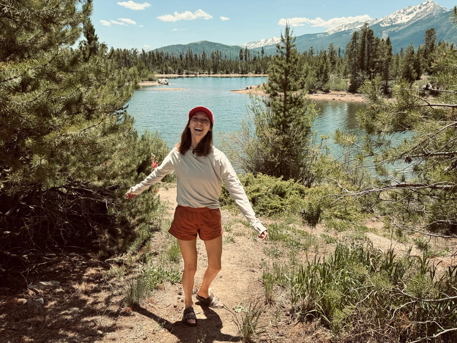 Hiking Outfit with Bright Backpack and Baseball Cap — Colorado Outfits