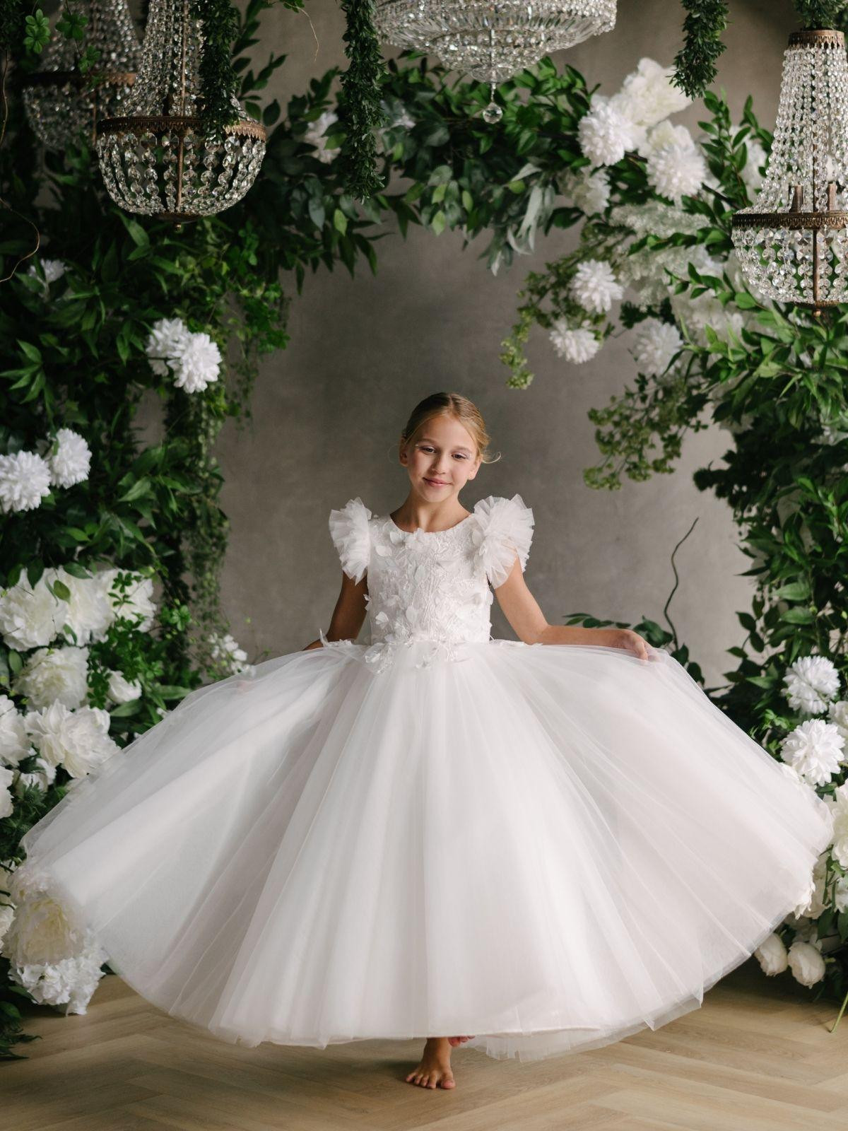 Voluminous Tulle Ballgown with Floral Appliqué Bodice Voluminous Tulle Ballgown with Floral Appliqué Bodice — First Communion Outfits