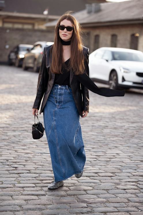 Long Denim Maxi Skirt with Blazer and Scarf — Jean Skirt Outfits