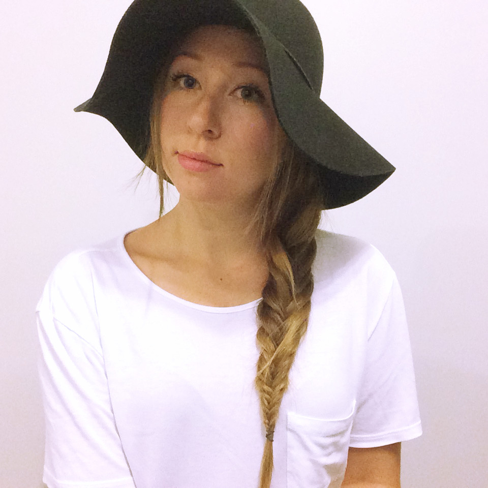 Mid-Back Braided Blonde Hair with Floppy Hat Mid-Back Braided Blonde Hair with Floppy Hat — Bucket Hat Hairstyles