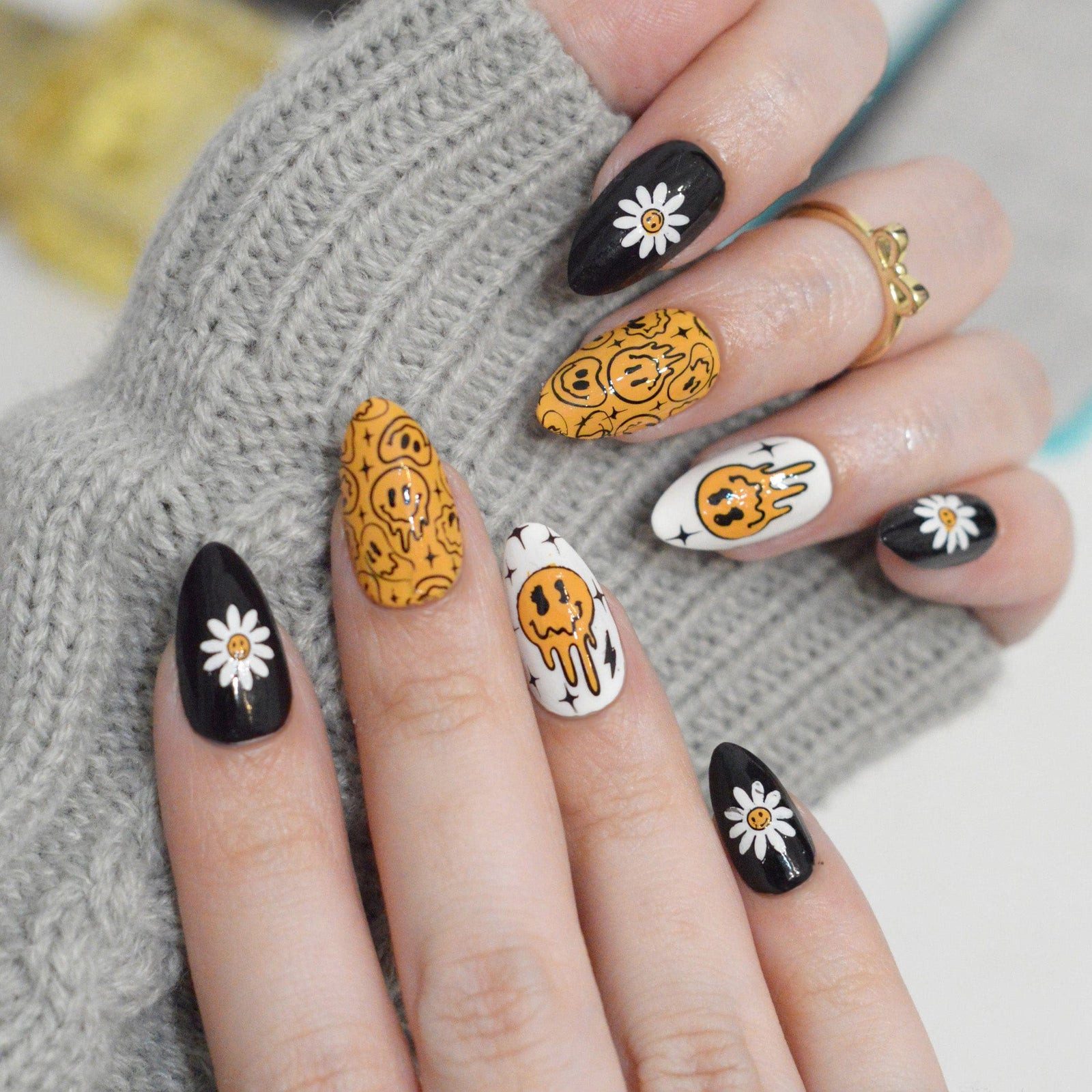 Black Daisy and Yellow Smiley Drip Nails Black Daisy and Yellow Smiley Drip Nails — Stamping Nails