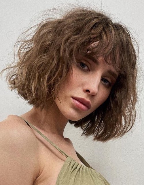 30 Stunning Ways to Wear Wavy Hair with Bangs