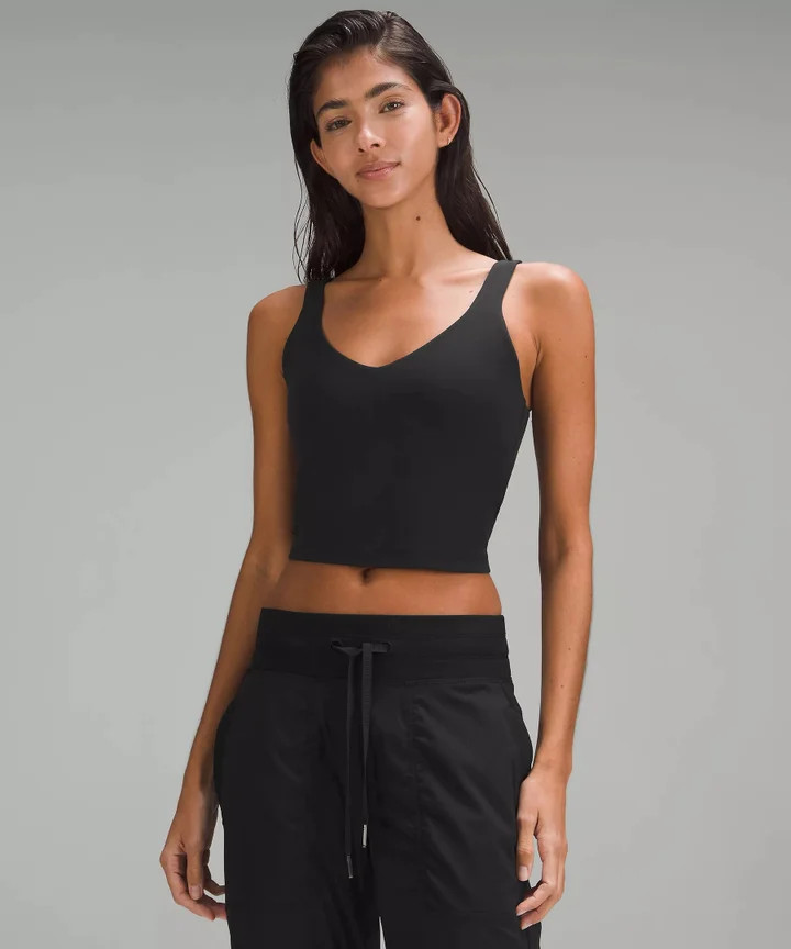 Effortless Black Athleisure with Cropped Tank and Joggers Effortless Black Athleisure with Cropped Tank and Joggers — Lululemon Align Outfits