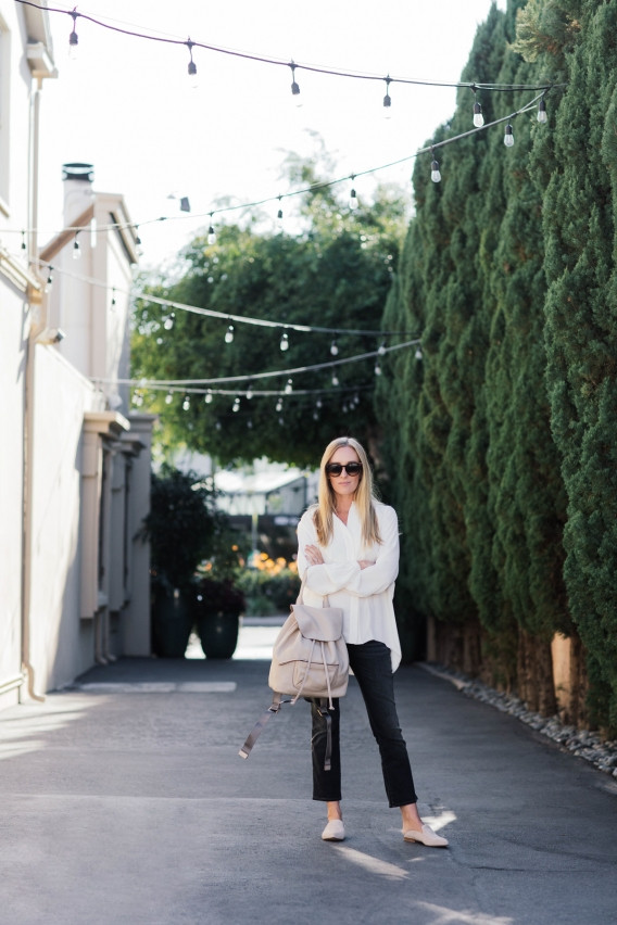 Effortless Everyday: White Blouse, Cropped Trousers, and Beige Backpack — Backpack Outfits Women