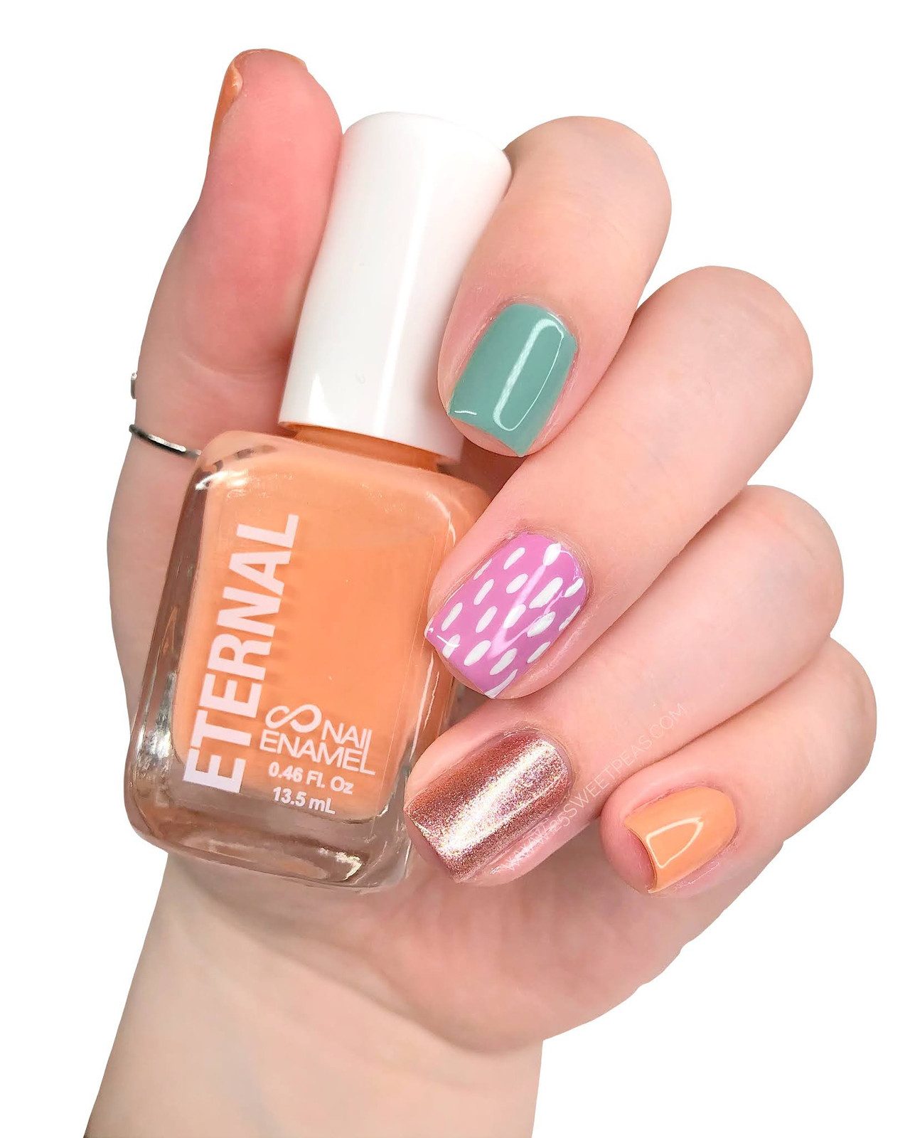 Short Oval Skittle With Dots Short Oval Skittle With Dots — Skittle Nails