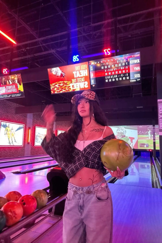Edgy Bowling Style: Plaid Top, Jeans, and Heels — Bowling Outfits